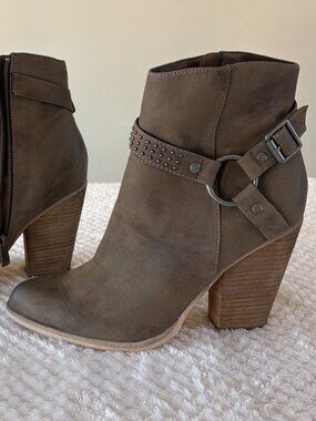 Taupe Chunky Heeled Ankle Booties Sz 10